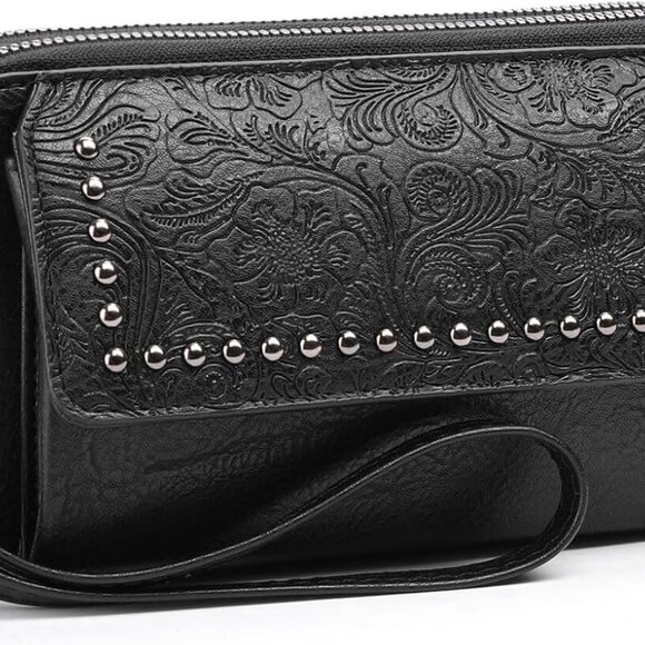 Chic Leather Wristlet Purse for Women: Spacious & Functional with Zipper Closure - Picture 1 of 6